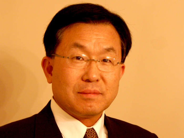 Dr. E. K. Park is the new Dean of Research and Graduate Studies at the College of Staten Island.