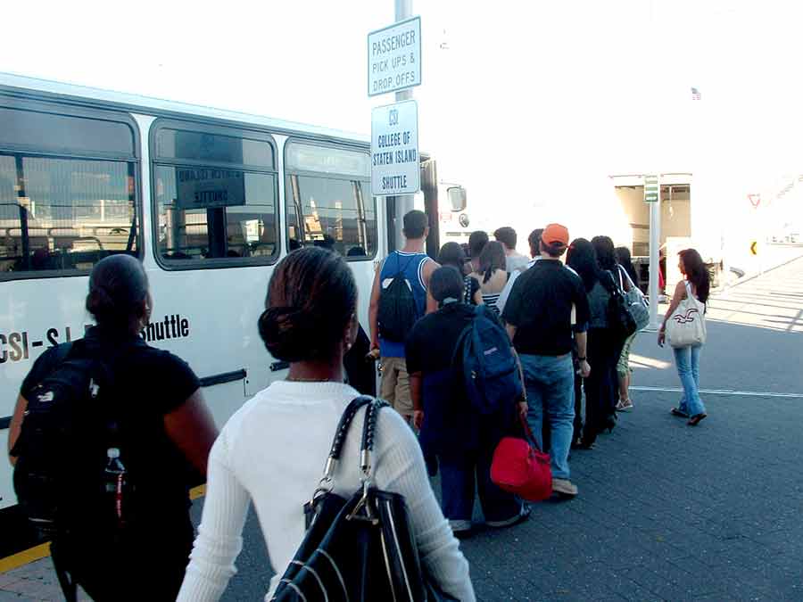 The CSI-Staten Island Ferry Shuttle is a less stressful way to travel between CSI and the ferry.